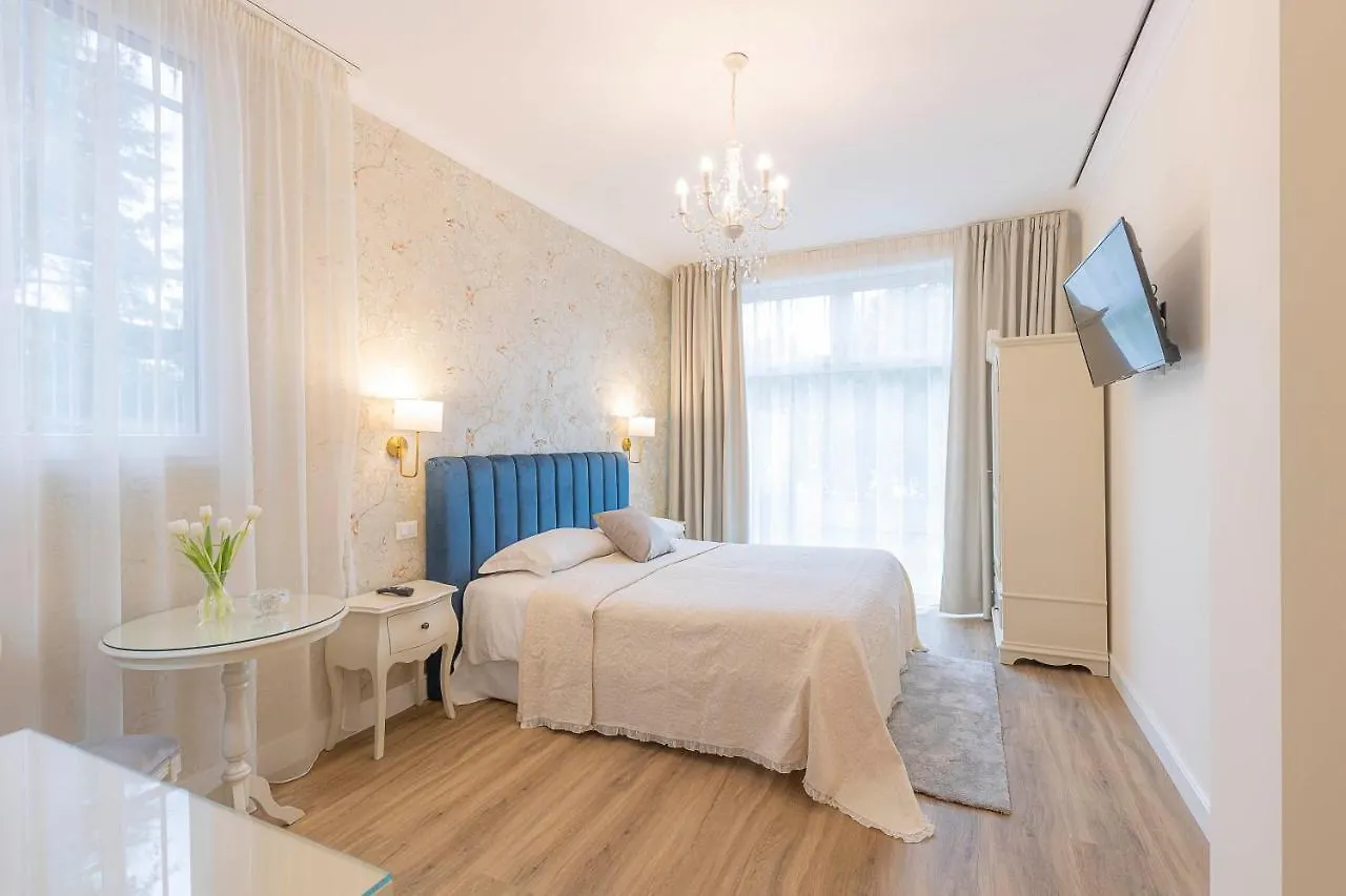Crys: Rooms, Holiday, Business Verona 0*,  Italia