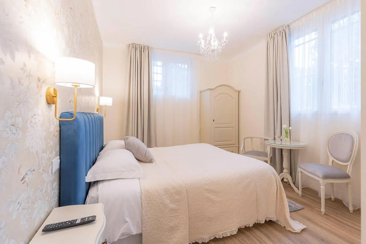 Crys: Rooms, Holiday, Business Verona
