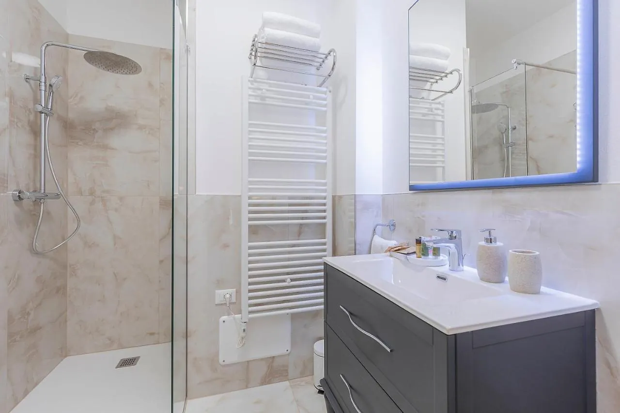 Crys: Rooms, Holiday, Business Verona 0*,
