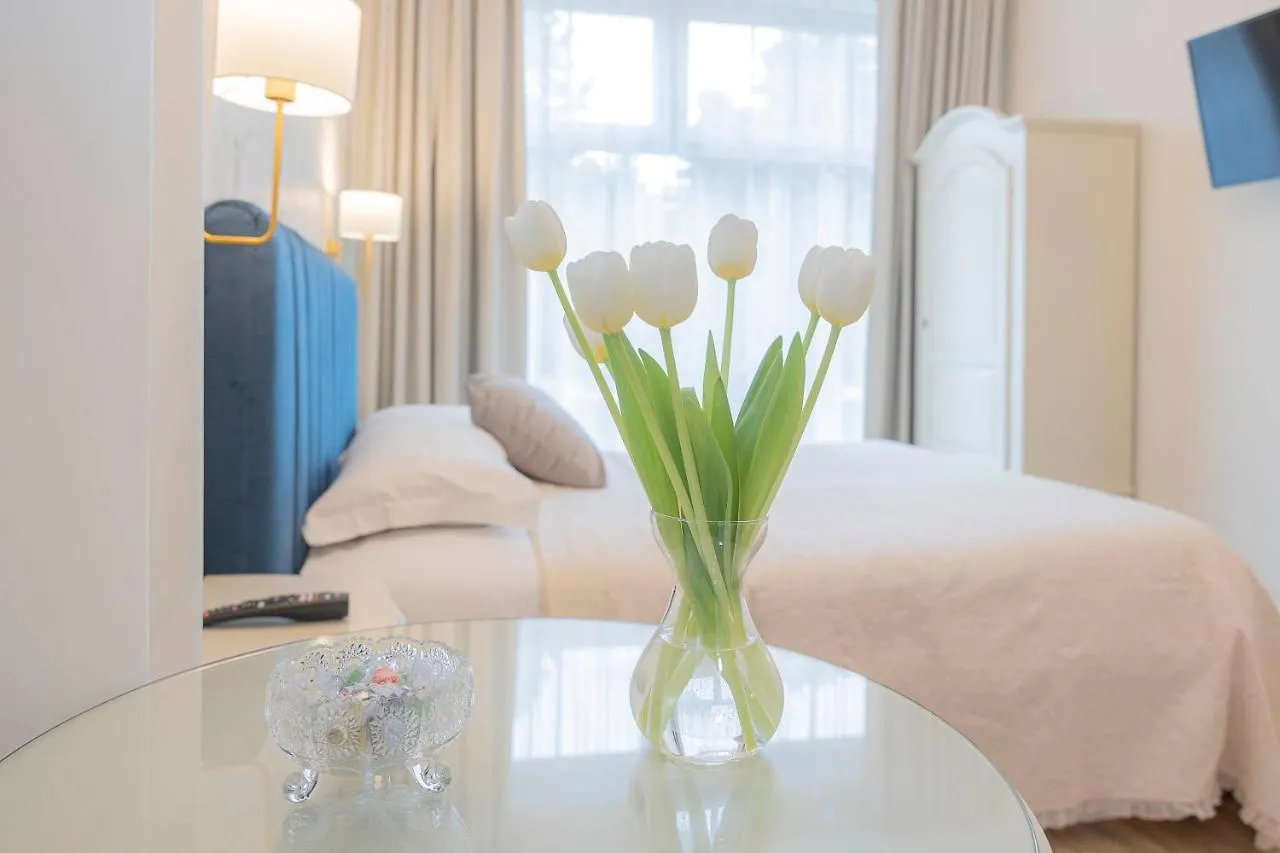 Crys: Rooms, Holiday, Business Verona