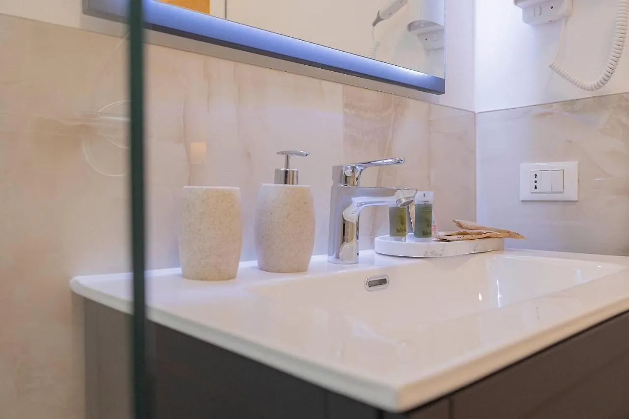 Pensionat Crys: Rooms, Holiday, Business Verona Italien