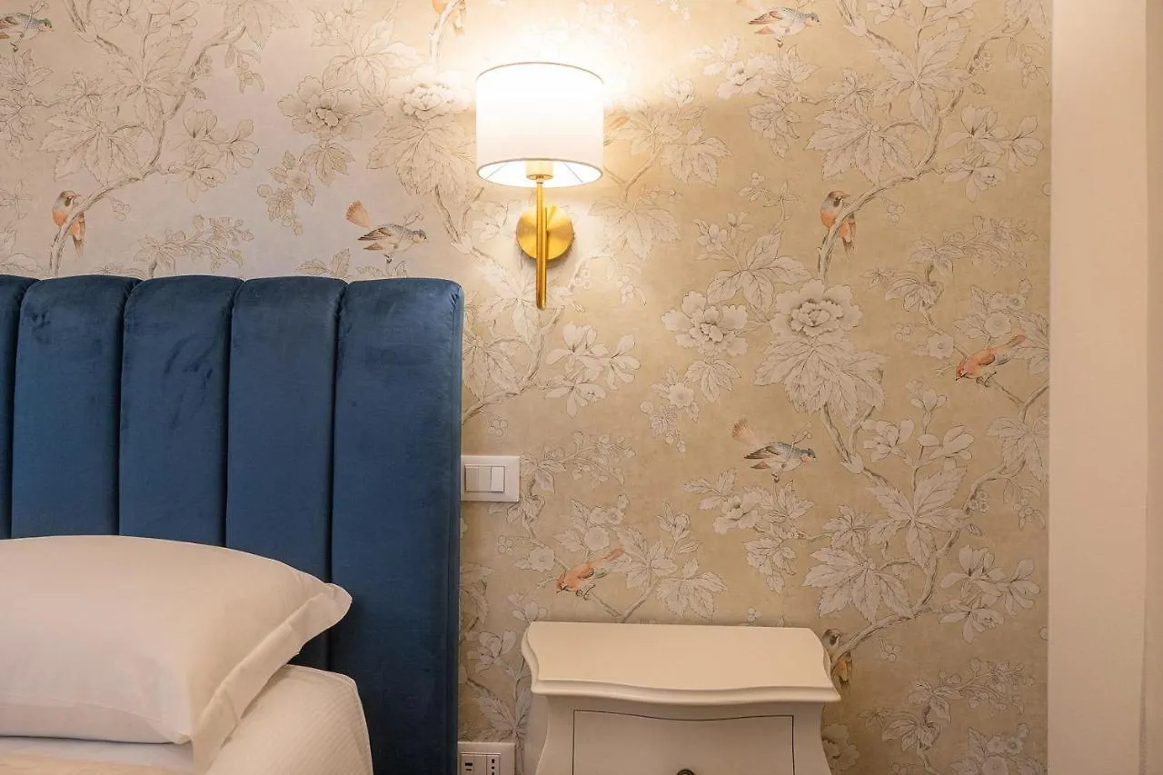 Crys: Rooms, Holiday, Business Verona